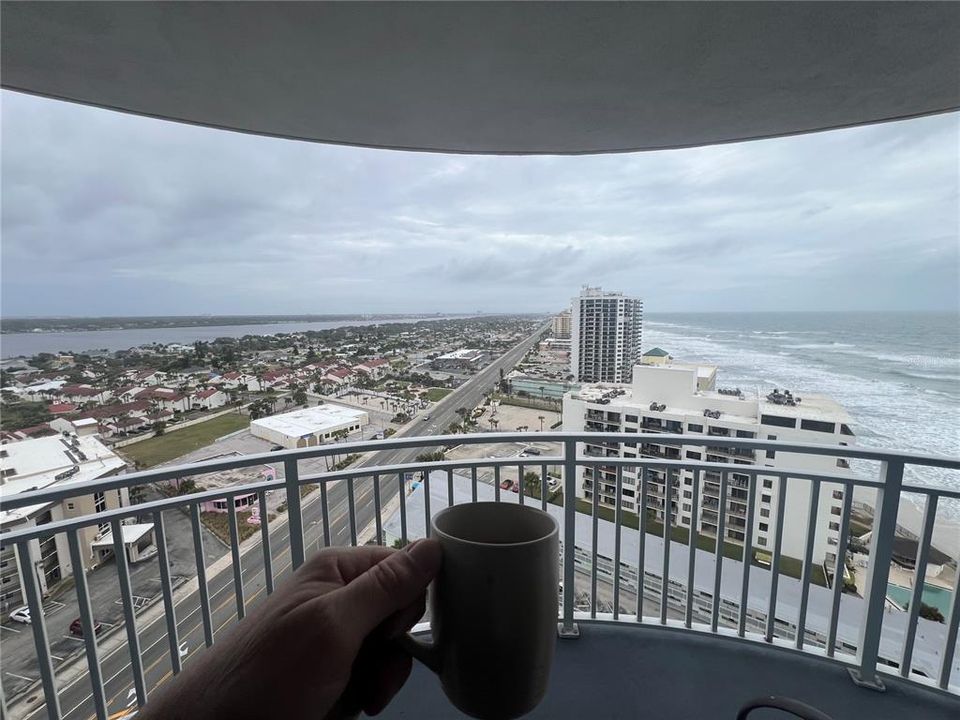 For Sale: $465,000 (2 beds, 2 baths, 1275 Square Feet)