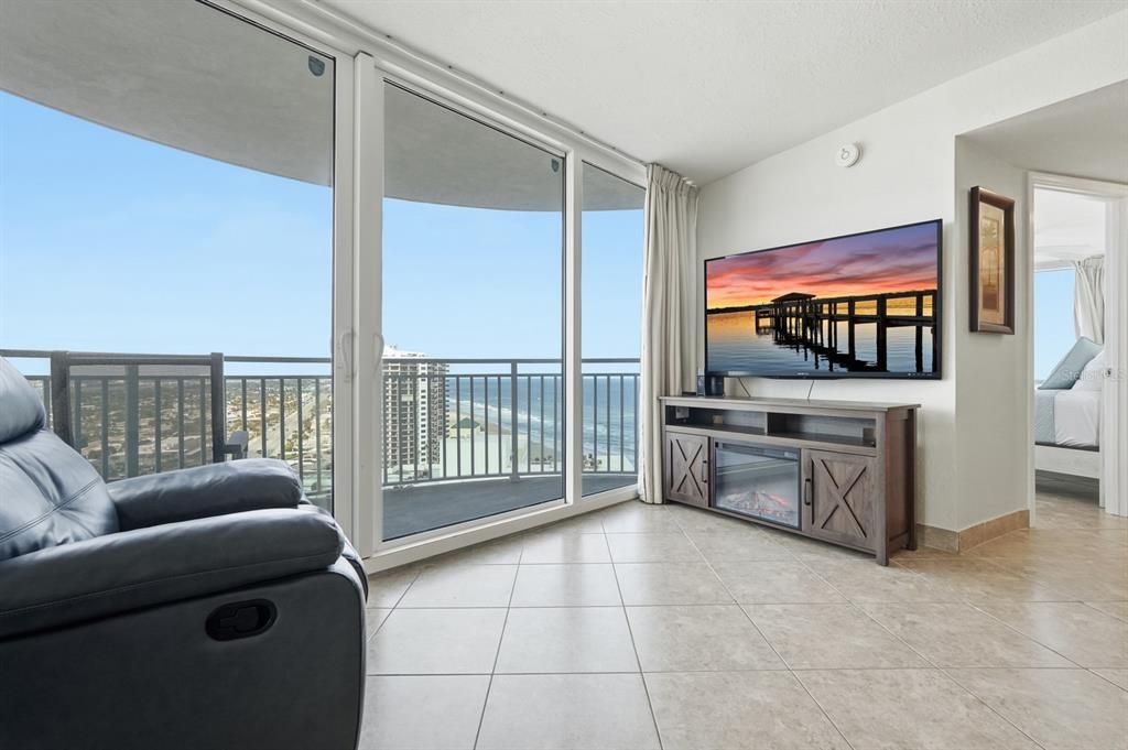 For Sale: $465,000 (2 beds, 2 baths, 1275 Square Feet)