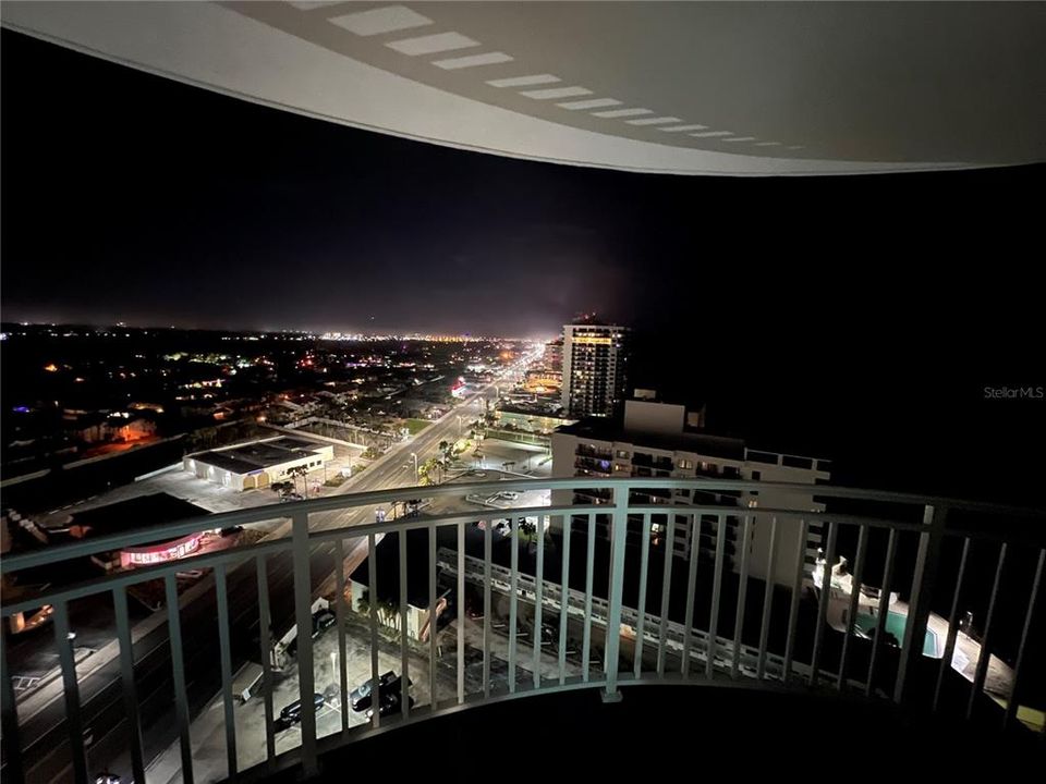 For Sale: $465,000 (2 beds, 2 baths, 1275 Square Feet)