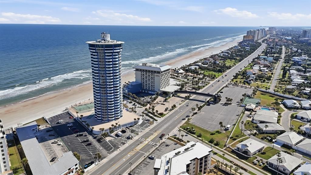 For Sale: $465,000 (2 beds, 2 baths, 1275 Square Feet)