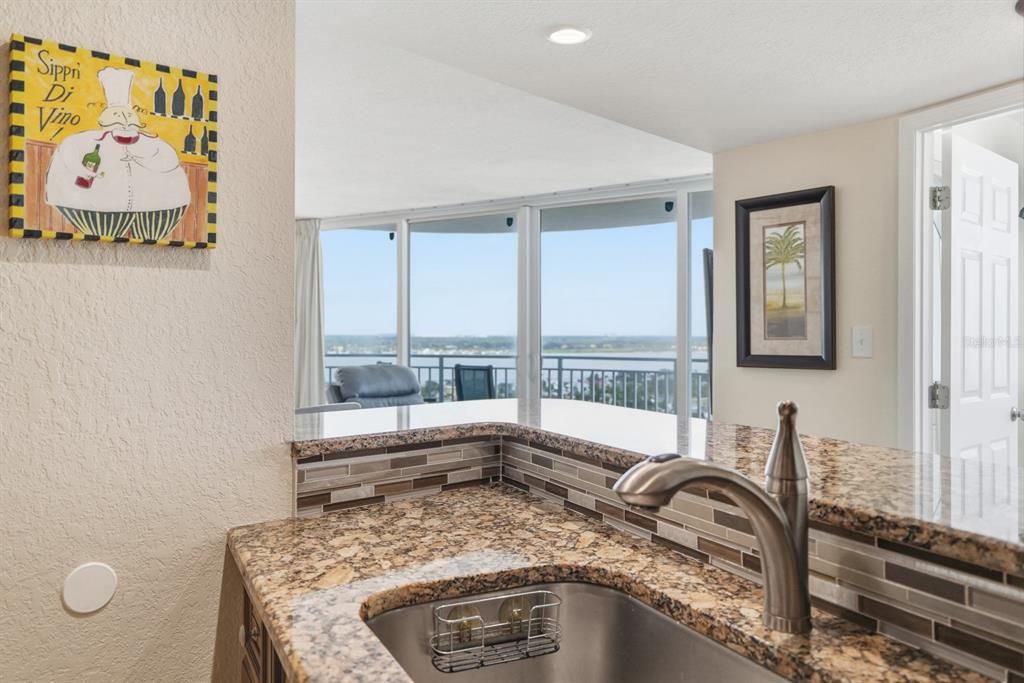 For Sale: $465,000 (2 beds, 2 baths, 1275 Square Feet)