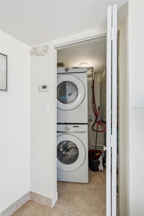 For Sale: $465,000 (2 beds, 2 baths, 1275 Square Feet)