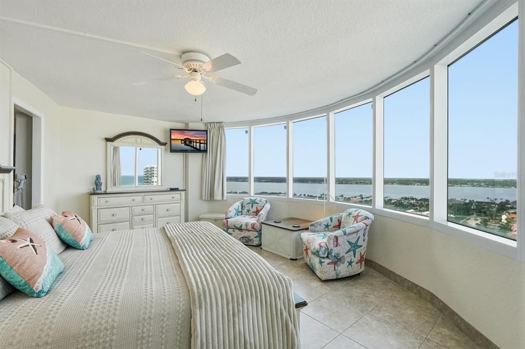 For Sale: $465,000 (2 beds, 2 baths, 1275 Square Feet)