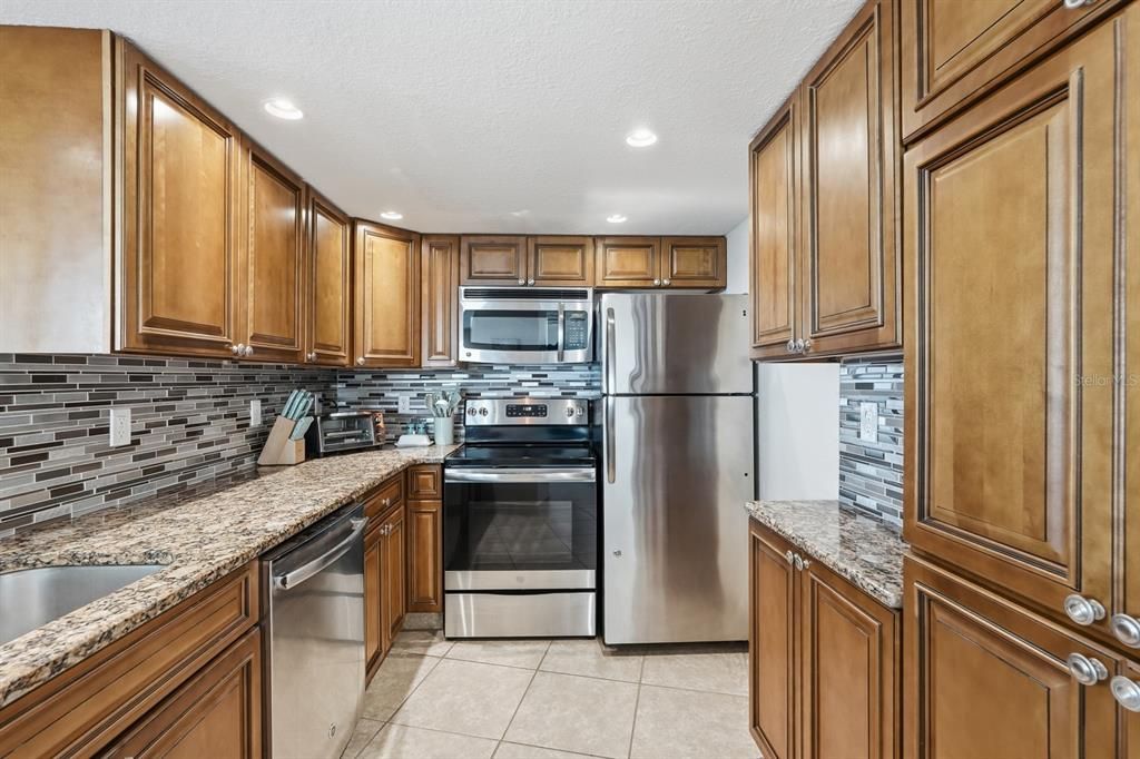 For Sale: $465,000 (2 beds, 2 baths, 1275 Square Feet)