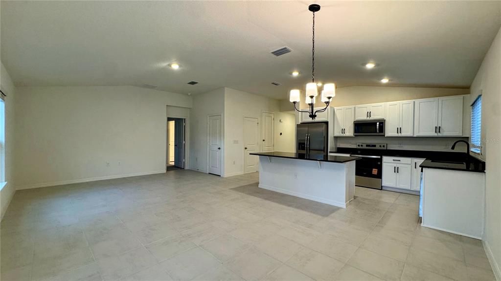 В аренду: $2,750 (4 спален, 2 ванн, 1696 Квадратных фут)