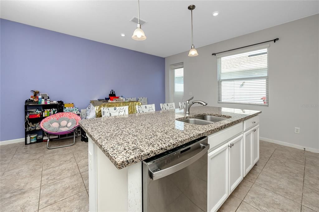 На продажу: $329,000 (3 спален, 2 ванн, 1612 Квадратных фут)