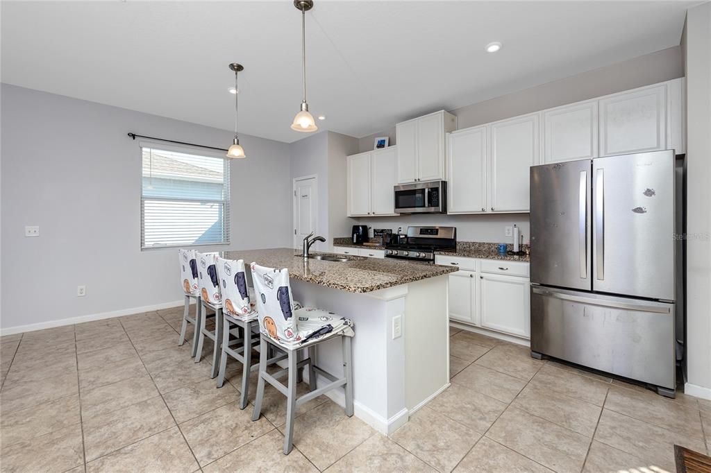 На продажу: $329,000 (3 спален, 2 ванн, 1612 Квадратных фут)