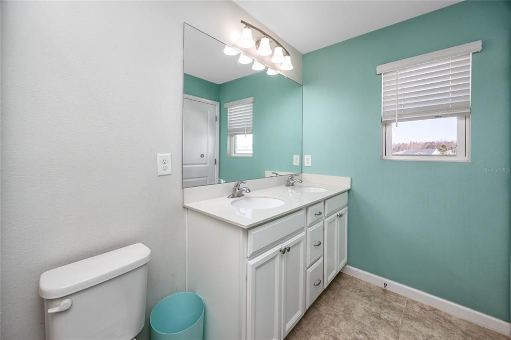 На продажу: $329,000 (3 спален, 2 ванн, 1612 Квадратных фут)