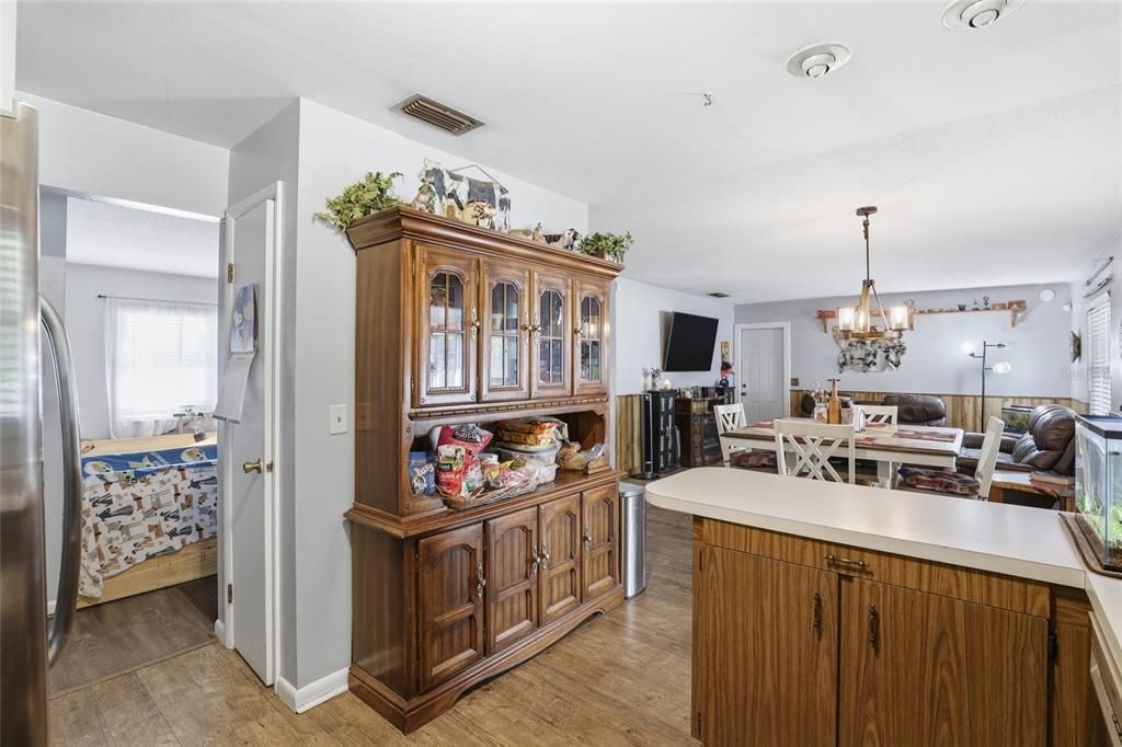 待售: $245,000 (3 贝兹, 2 浴室, 1356 平方英尺)