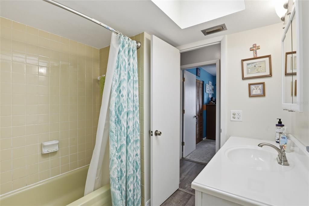 待售: $245,000 (3 贝兹, 2 浴室, 1356 平方英尺)