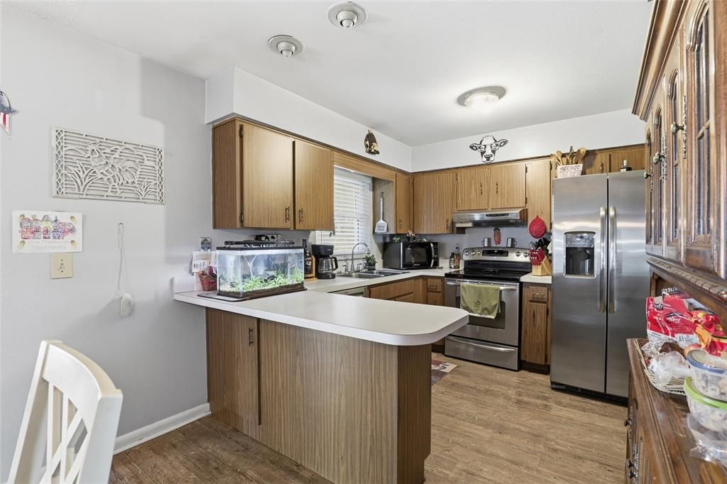 待售: $245,000 (3 贝兹, 2 浴室, 1356 平方英尺)