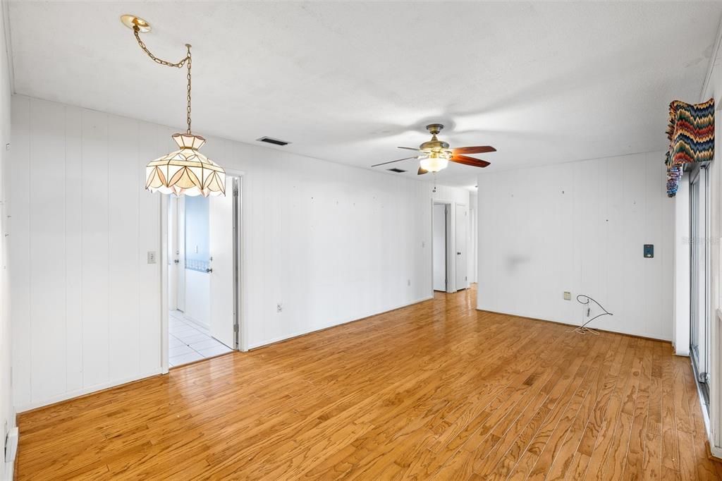 待售: $470,000 (4 贝兹, 3 浴室, 2109 平方英尺)