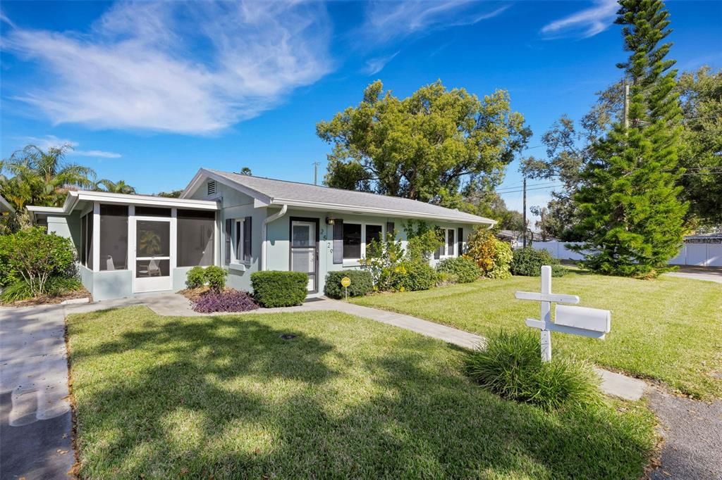 En Venta: $499,000 (3 camas, 2 baños, 1239 Pies cuadrados)