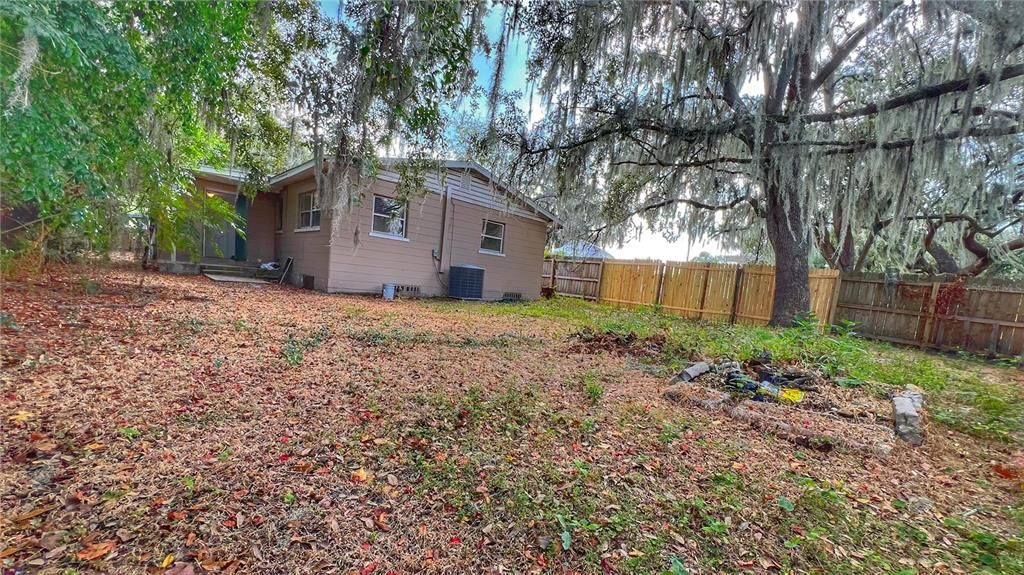 待售: $175,000 (3 贝兹, 1 浴室, 1050 平方英尺)