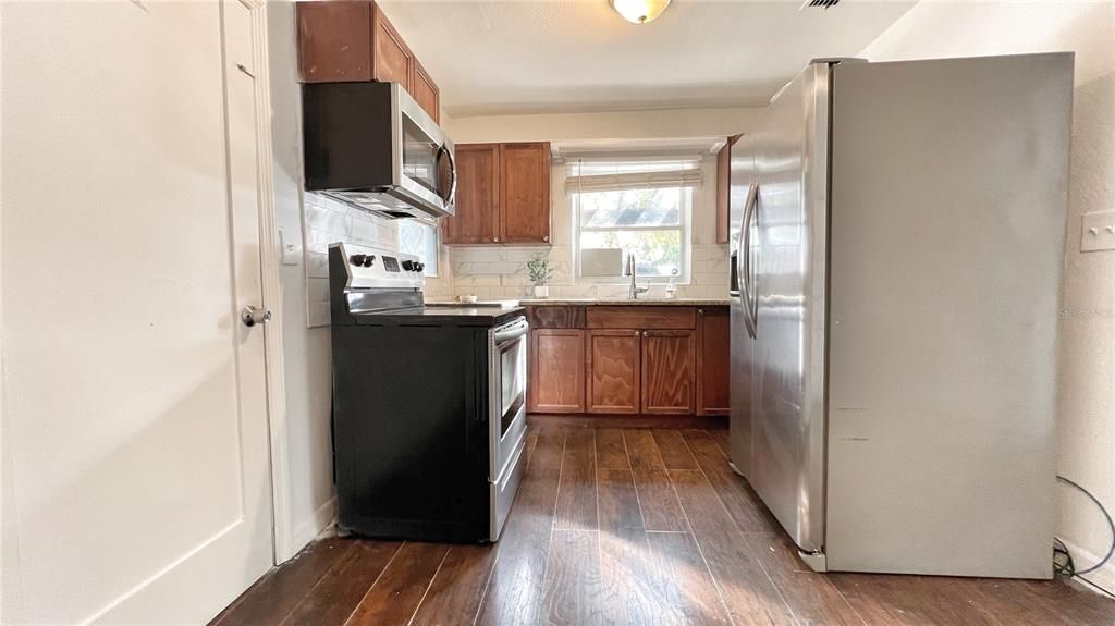 待售: $175,000 (3 贝兹, 1 浴室, 1050 平方英尺)