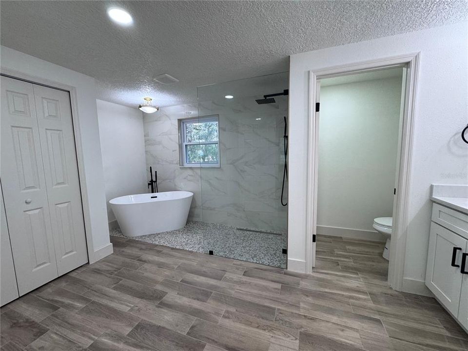 For Rent: $2,950 (3 beds, 2 baths, 2046 Square Feet)