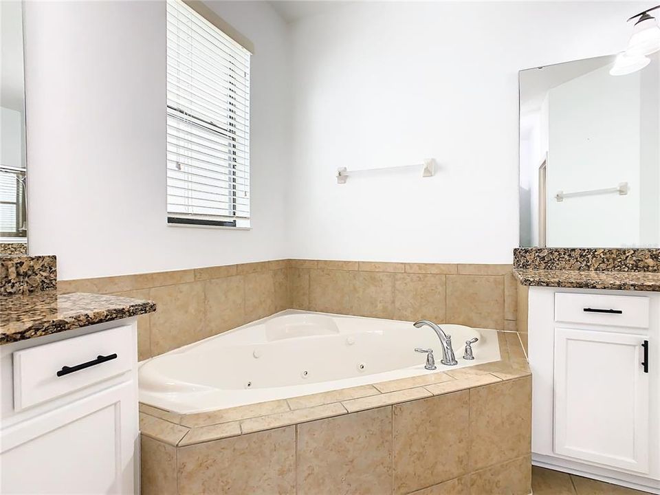 待售: $545,000 (5 贝兹, 3 浴室, 3170 平方英尺)