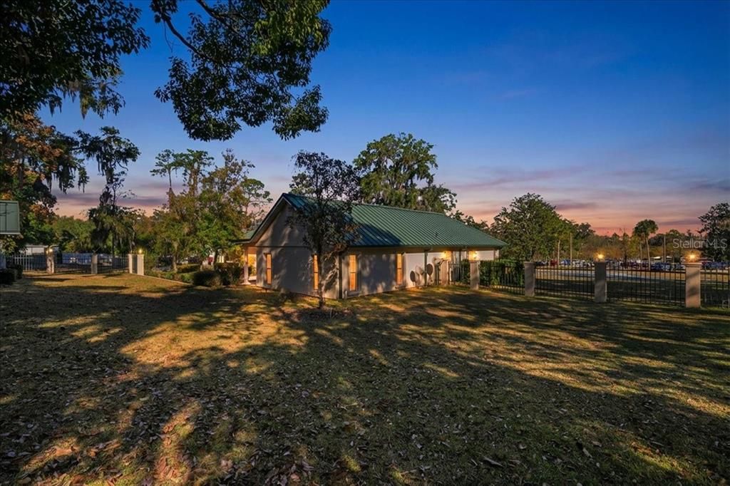 En Venta: $474,900 (3 camas, 2 baños, 3282 Pies cuadrados)