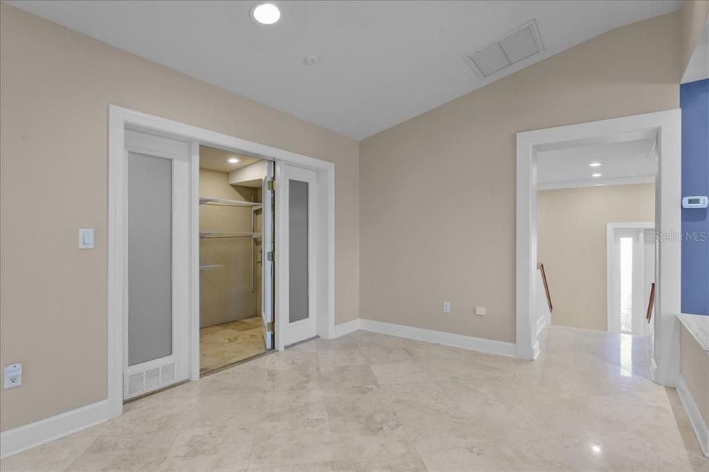 En Venta: $474,900 (3 camas, 2 baños, 3282 Pies cuadrados)