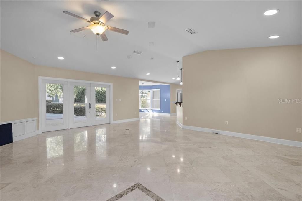 En Venta: $474,900 (3 camas, 2 baños, 3282 Pies cuadrados)