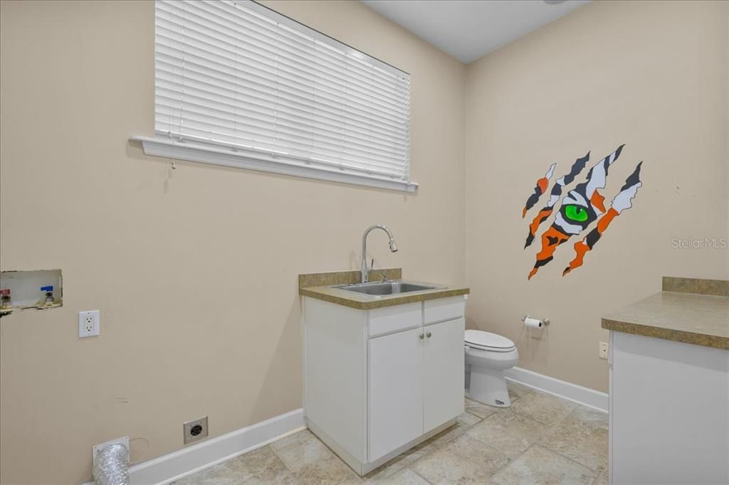 En Venta: $474,900 (3 camas, 2 baños, 3282 Pies cuadrados)