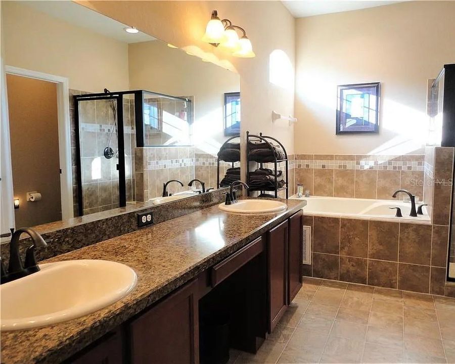 For Sale: $315,000 (3 beds, 2 baths, 1683 Square Feet)