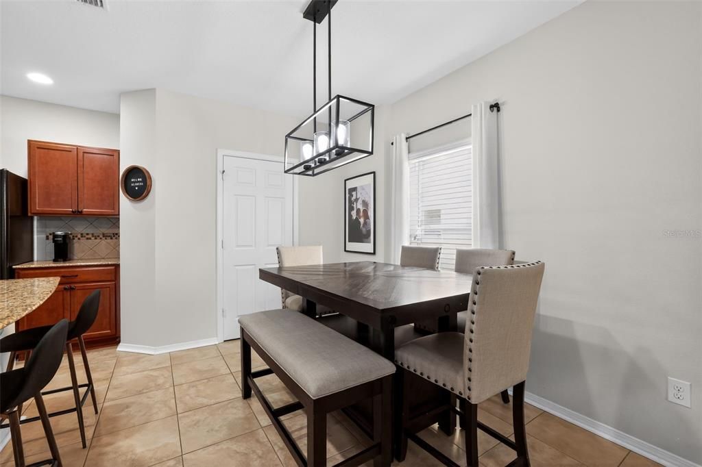 待售: $219,900 (2 贝兹, 2 浴室, 1280 平方英尺)