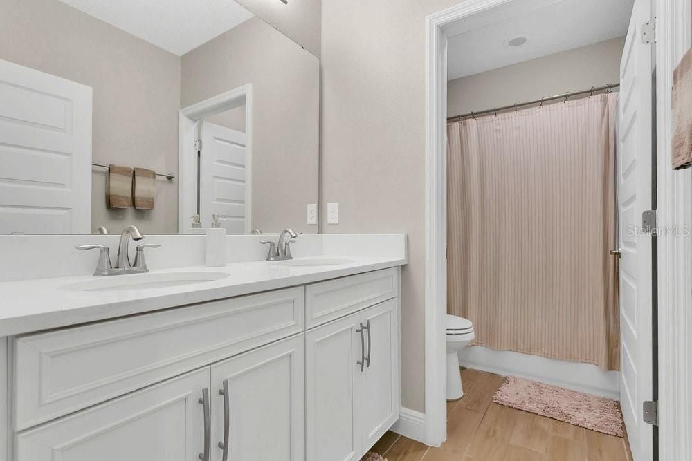 En Venta: $1,135,900 (5 camas, 5 baños, 3416 Pies cuadrados)