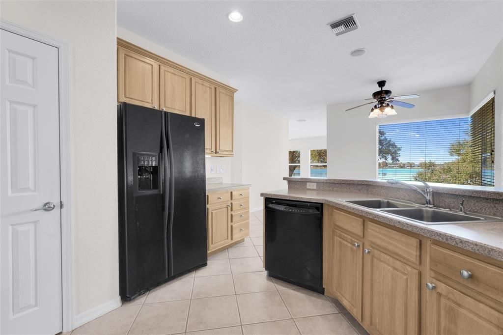 待售: $549,000 (4 贝兹, 3 浴室, 2888 平方英尺)