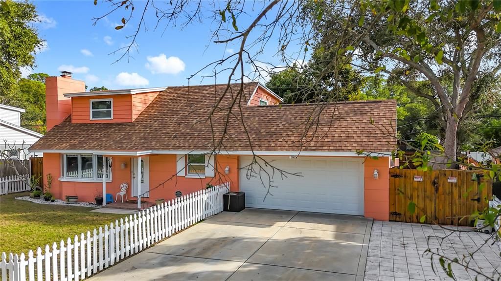 待售: $425,000 (4 贝兹, 1 浴室, 1422 平方英尺)