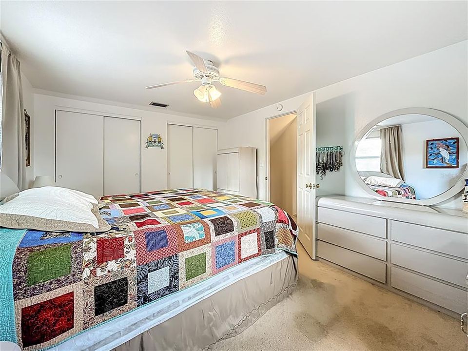 待售: $425,000 (4 贝兹, 1 浴室, 1422 平方英尺)