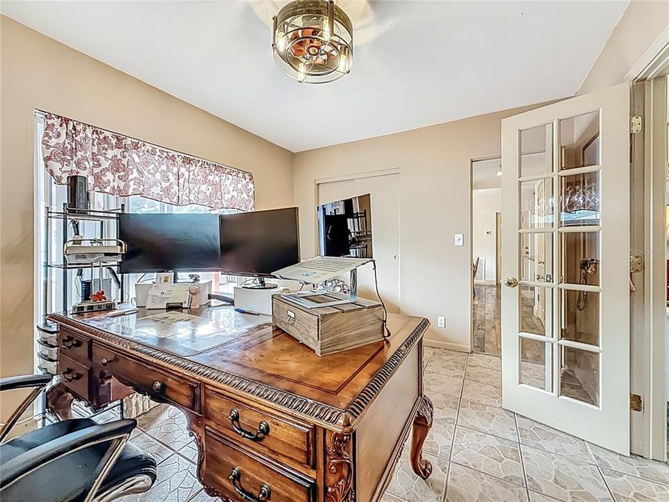 待售: $425,000 (4 贝兹, 1 浴室, 1422 平方英尺)