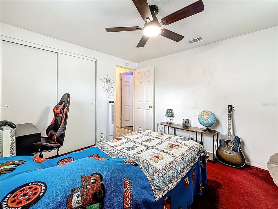 待售: $425,000 (4 贝兹, 1 浴室, 1422 平方英尺)