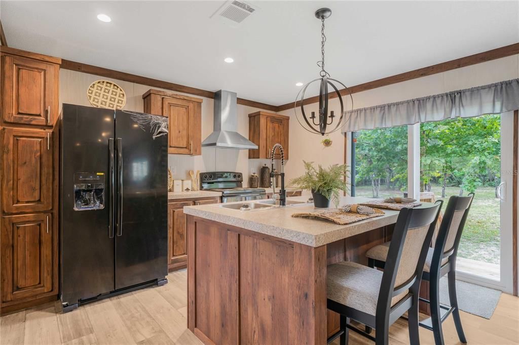 На продажу: $262,500 (4 спален, 2 ванн, 1904 Квадратных фут)