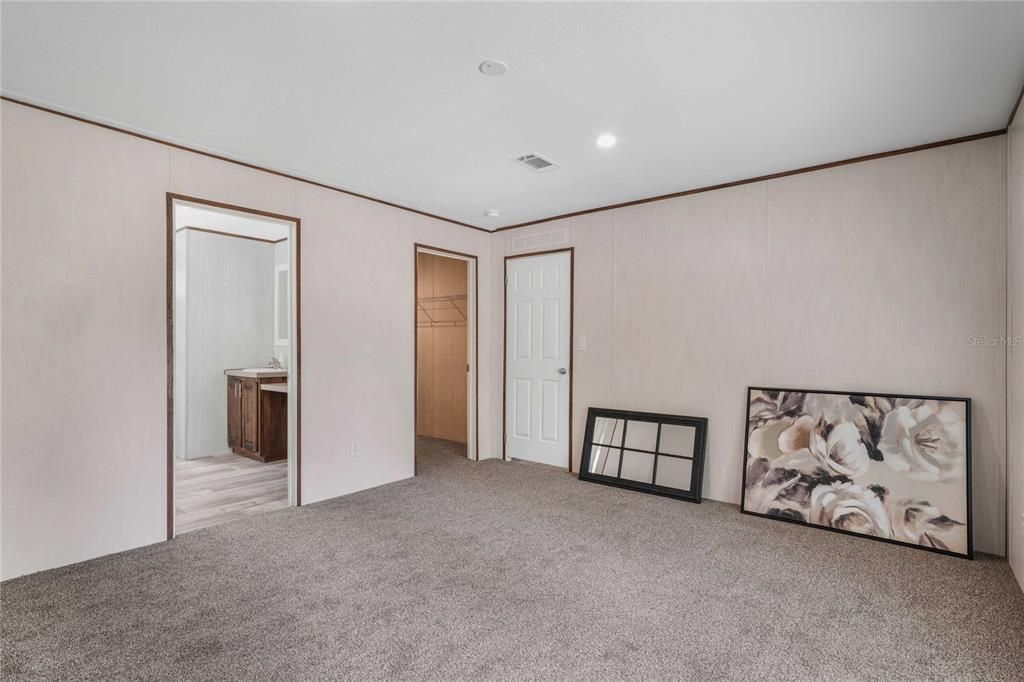 На продажу: $262,500 (4 спален, 2 ванн, 1904 Квадратных фут)