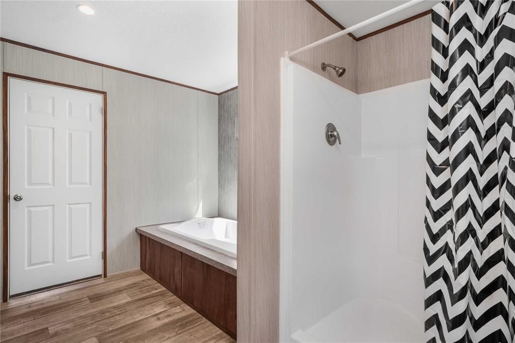 На продажу: $262,500 (4 спален, 2 ванн, 1904 Квадратных фут)