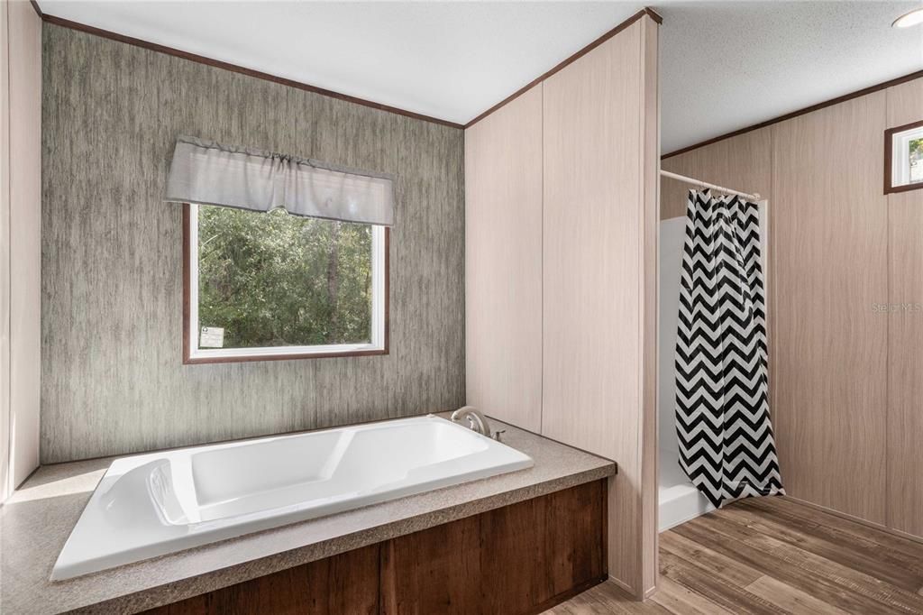 На продажу: $262,500 (4 спален, 2 ванн, 1904 Квадратных фут)