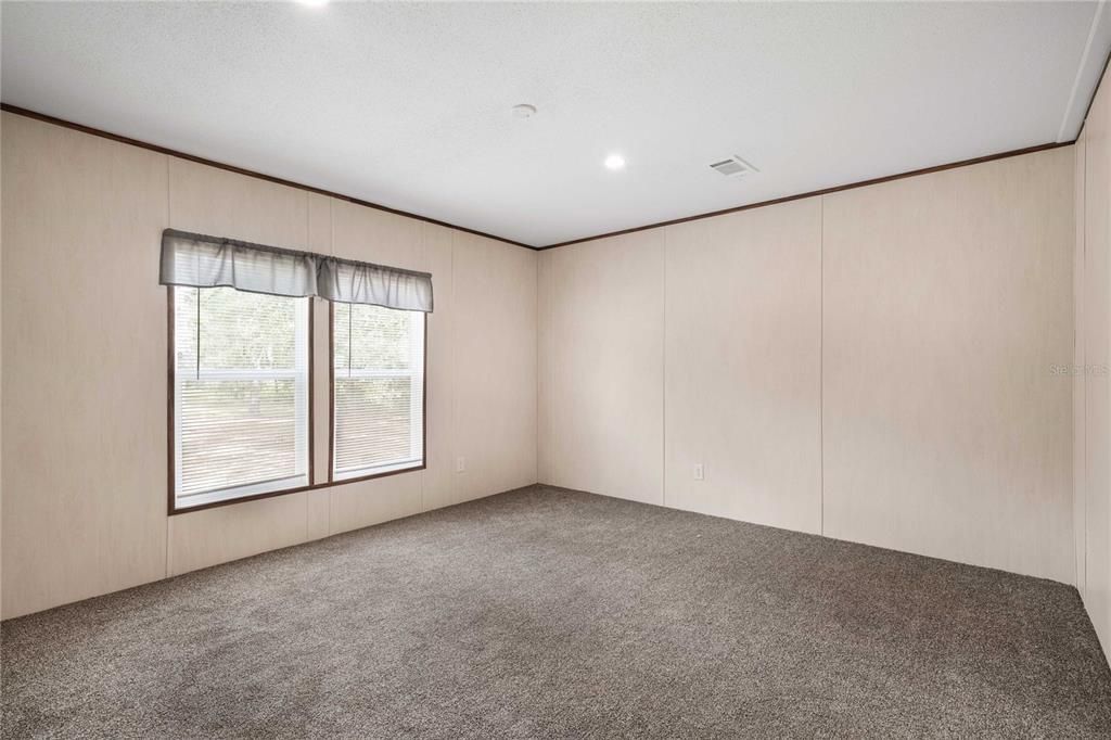 На продажу: $262,500 (4 спален, 2 ванн, 1904 Квадратных фут)