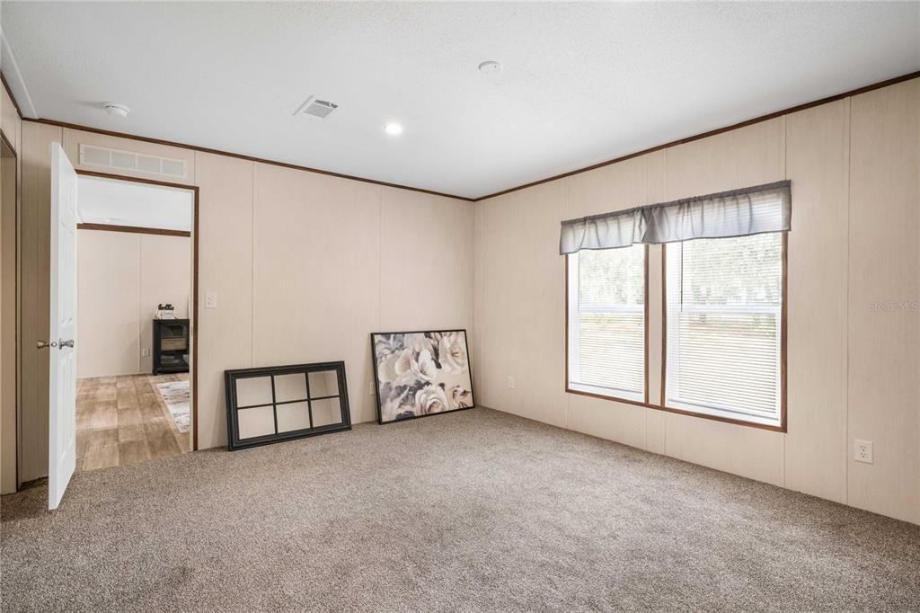 На продажу: $262,500 (4 спален, 2 ванн, 1904 Квадратных фут)