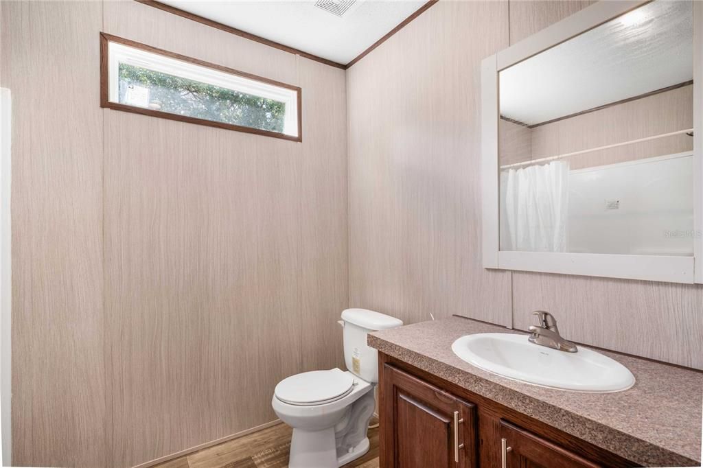 На продажу: $262,500 (4 спален, 2 ванн, 1904 Квадратных фут)