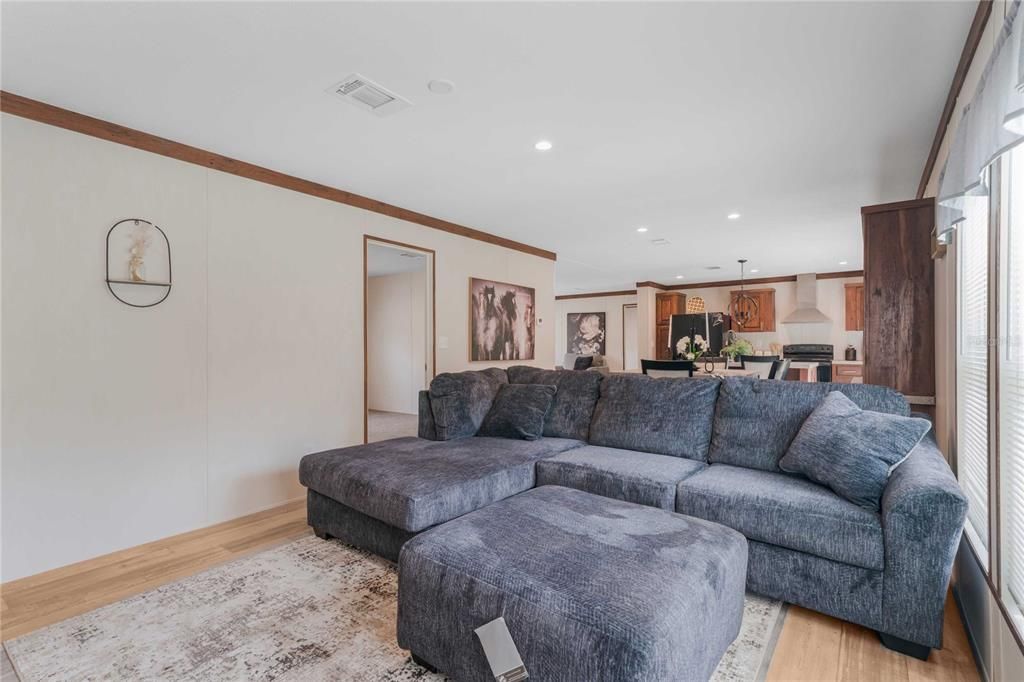 На продажу: $262,500 (4 спален, 2 ванн, 1904 Квадратных фут)