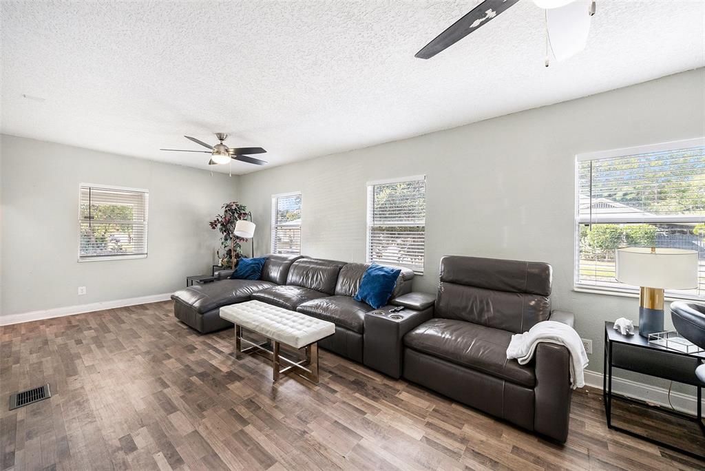 На продажу: $450,000 (3 спален, 2 ванн, 1656 Квадратных фут)