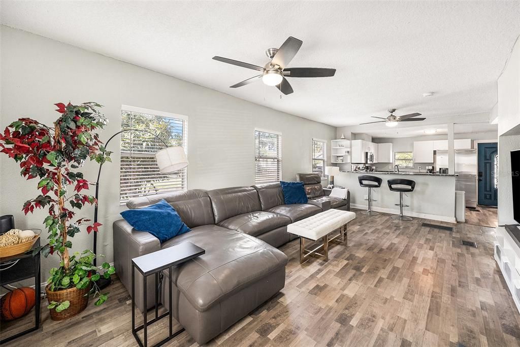 На продажу: $450,000 (3 спален, 2 ванн, 1656 Квадратных фут)