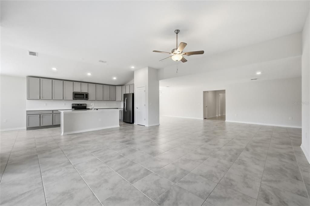 En Venta: $455,000 (4 camas, 3 baños, 2610 Pies cuadrados)