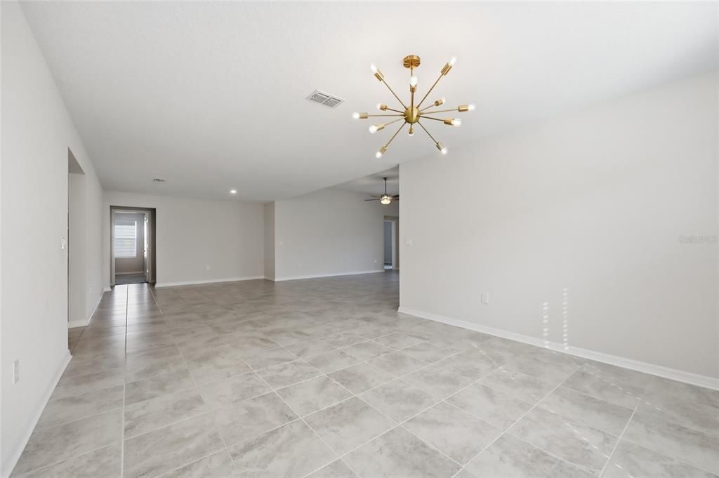 En Venta: $455,000 (4 camas, 3 baños, 2610 Pies cuadrados)