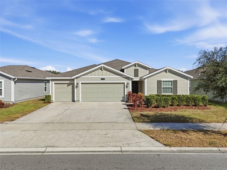 En Venta: $455,000 (4 camas, 3 baños, 2610 Pies cuadrados)