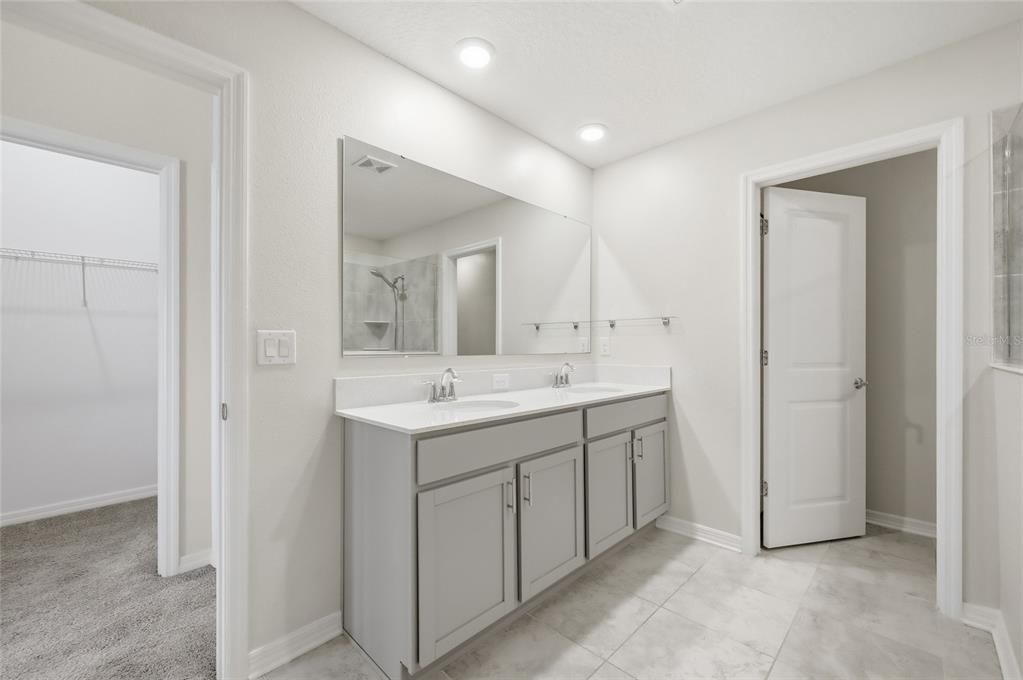 En Venta: $455,000 (4 camas, 3 baños, 2610 Pies cuadrados)