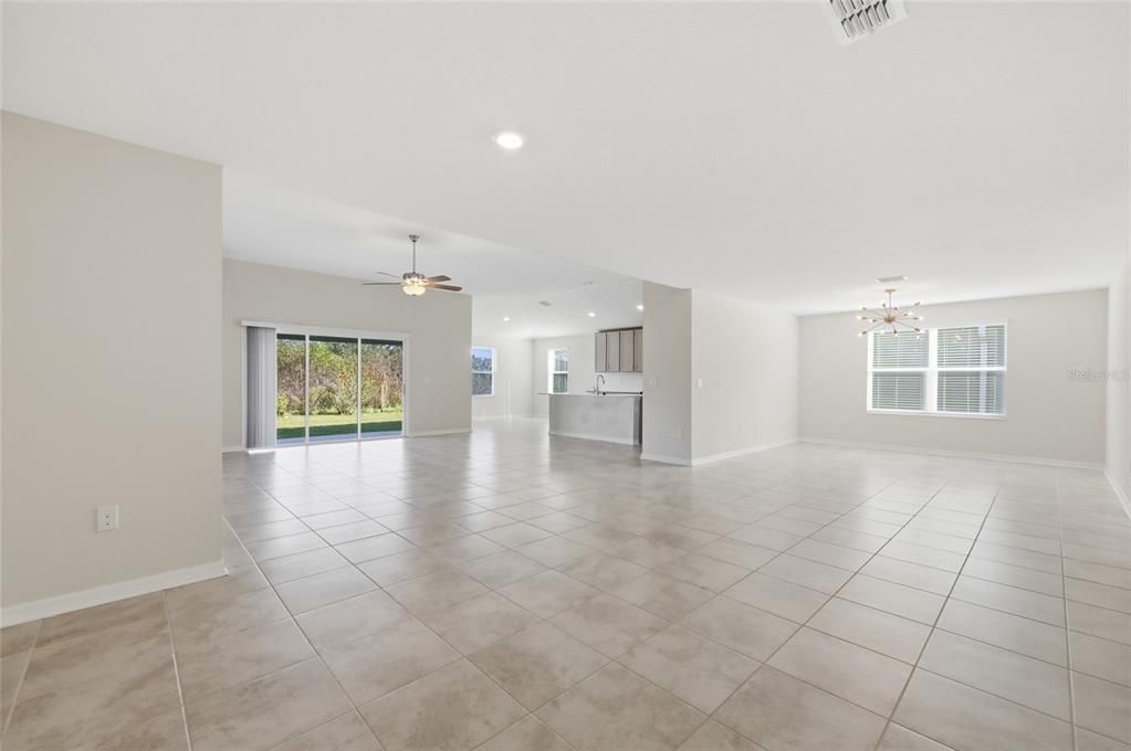 En Venta: $455,000 (4 camas, 3 baños, 2610 Pies cuadrados)