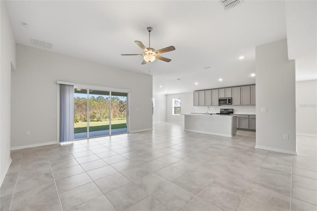 En Venta: $455,000 (4 camas, 3 baños, 2610 Pies cuadrados)