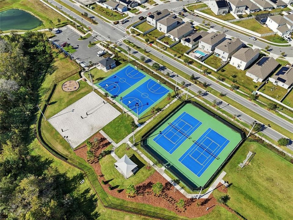 En Venta: $455,000 (4 camas, 3 baños, 2610 Pies cuadrados)